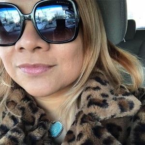 Meet your Posher, Lucy